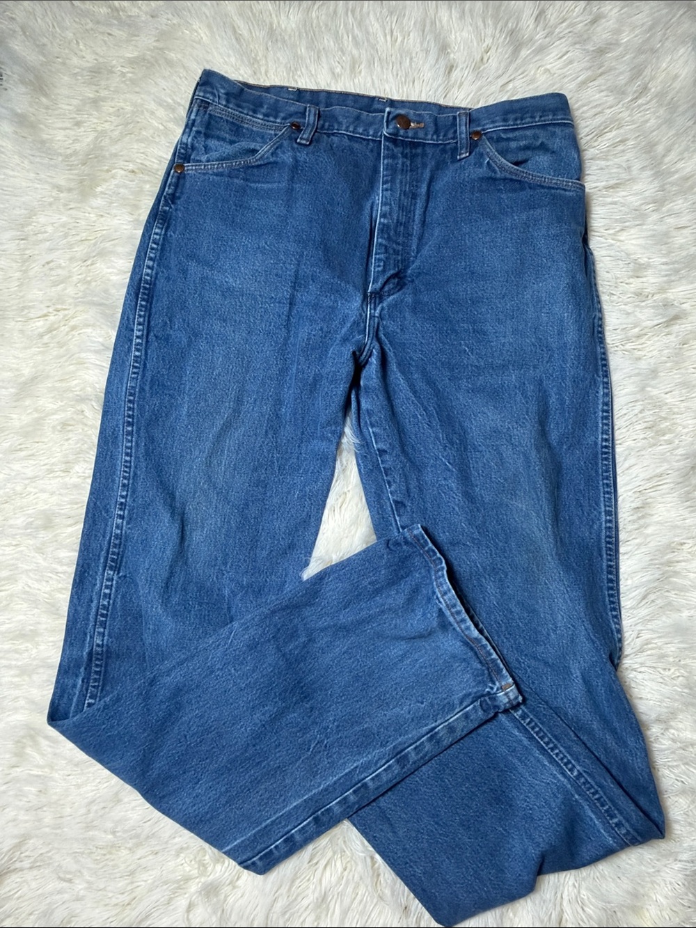 Wrangler Men's Straight Jeans in Classic Blue